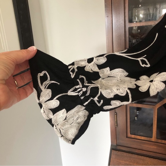 Forgotten Grace Tunic - Picture 3 of 9